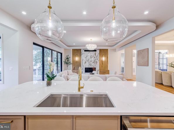 913 Symphony Circle SW, Vienna VA 22180