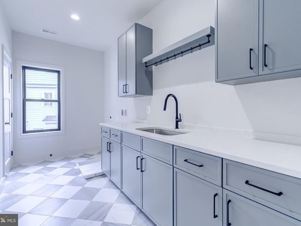 913 Symphony Circle SW, Vienna VA 22180