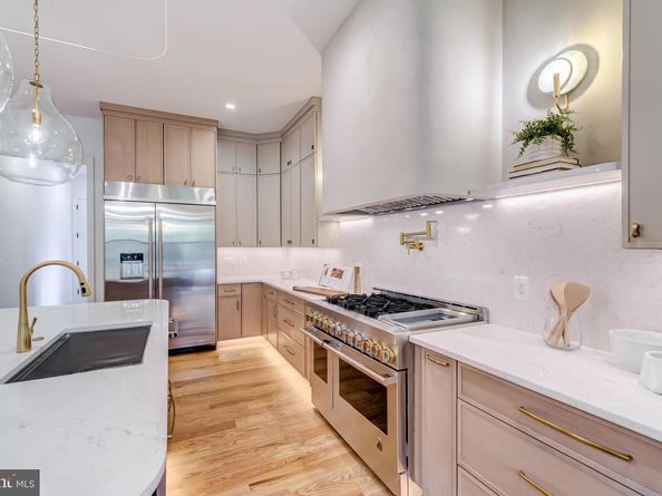 913 Symphony Circle SW, Vienna VA 22180