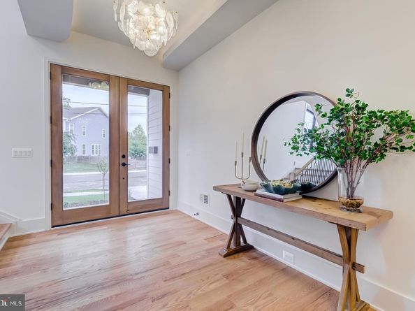 913 Symphony Circle SW, Vienna VA 22180