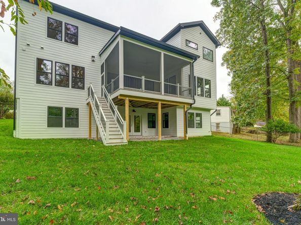 913 Symphony Circle SW, Vienna VA 22180