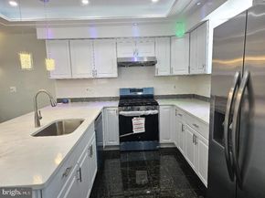 1555 S Hollywood Street, Philadelphia PA 19146