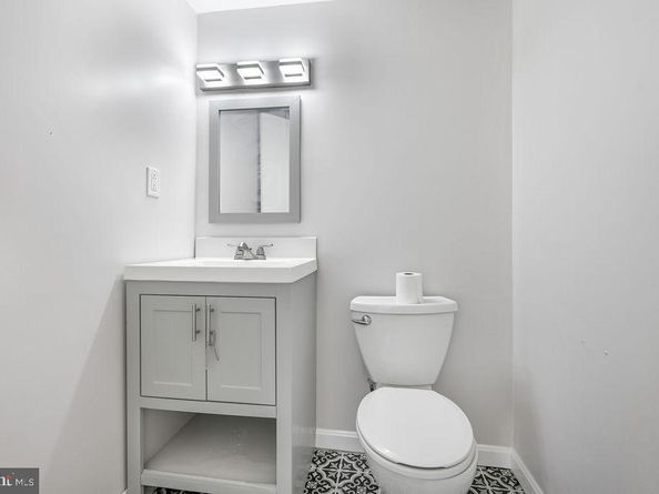 509 N Armistead Street 103, Alexandria VA 22312