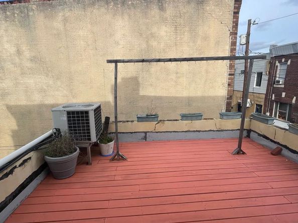 1015 W Ritner Street, Philadelphia PA 19148