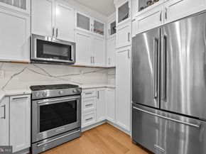 7470 Backett Wood Terrace 301, Mclean VA 22102