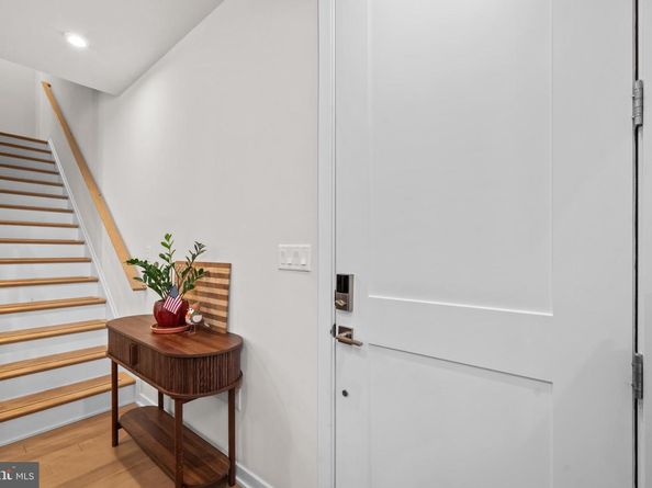 7470 Backett Wood Terrace 301, Mclean VA 22102