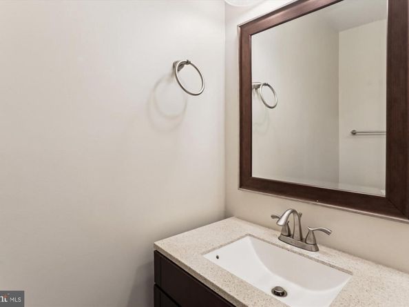 945 S Scott Street, Arlington VA 22204