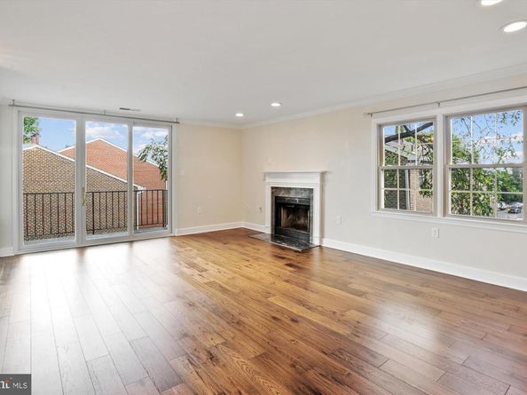 945 S Scott Street, Arlington VA 22204