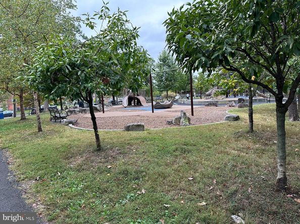 5051 7TH Road S 201, Arlington VA 22204