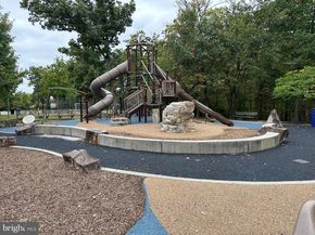 5051 7TH Road S 201, Arlington VA 22204