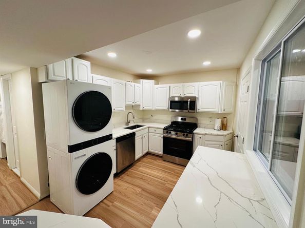 5051 7TH Road S 201, Arlington VA 22204