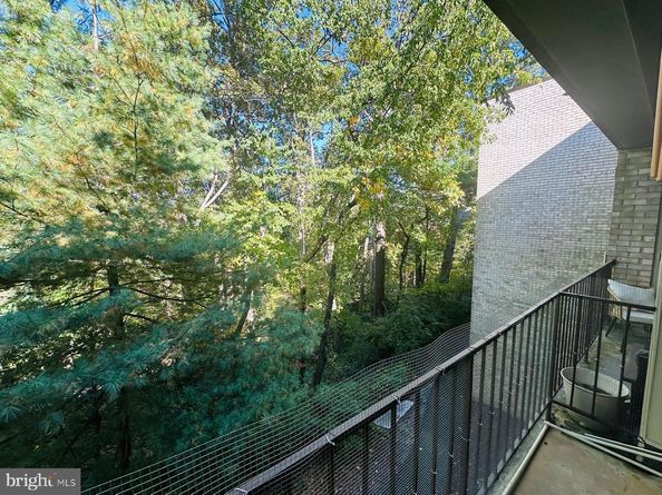 5051 7TH Road S 201, Arlington VA 22204