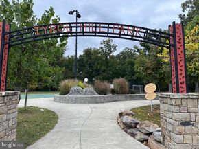 5051 7TH Road S 201, Arlington VA 22204