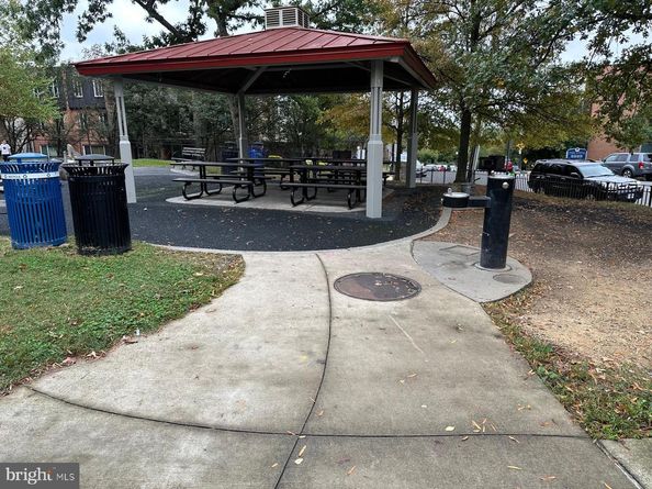 5051 7TH Road S 201, Arlington VA 22204