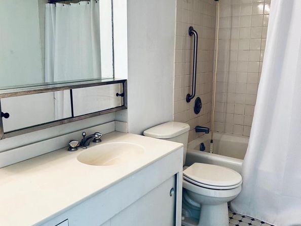 604 S Washington Square 217, Philadelphia PA 19106