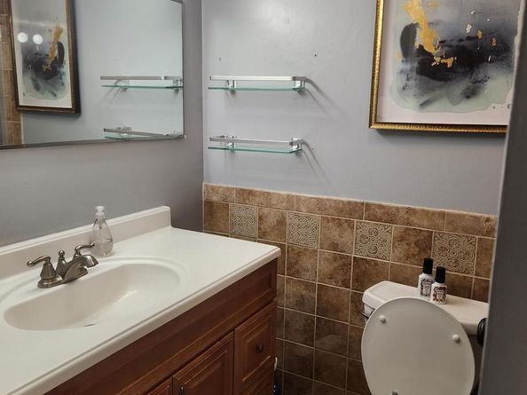 4000 Gypsy Lane 231B2, Philadelphia PA 19129