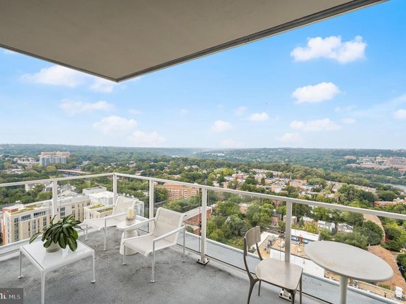 1781 N Pierce Street 2401, Arlington VA 22209