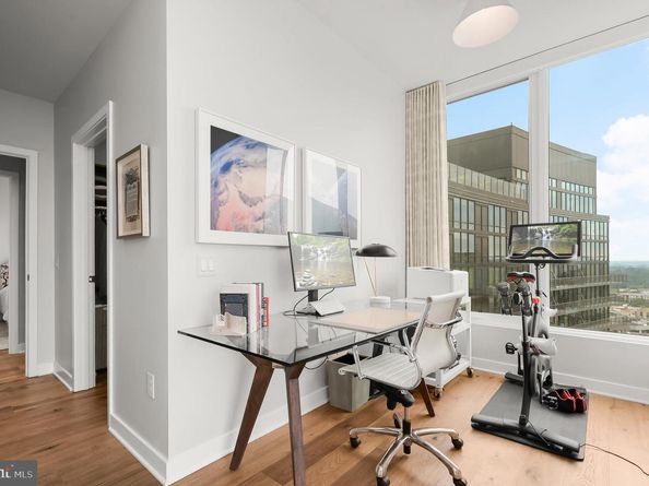 1781 N Pierce Street 2401, Arlington VA 22209