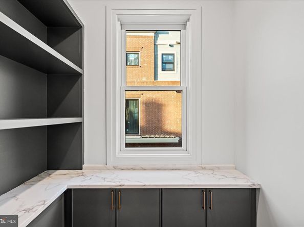 125 N West Street, Alexandria VA 22314