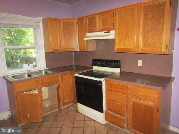 53 E Essex Avenue, Lansdowne PA 19050