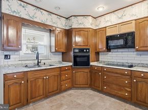 909 Watkins Street, Philadelphia PA 19148