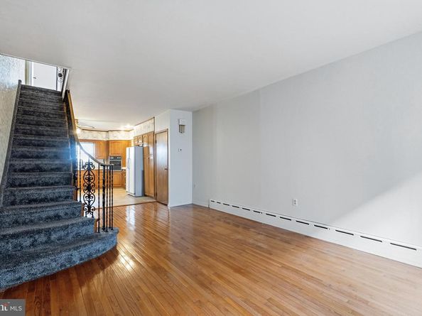 909 Watkins Street, Philadelphia PA 19148