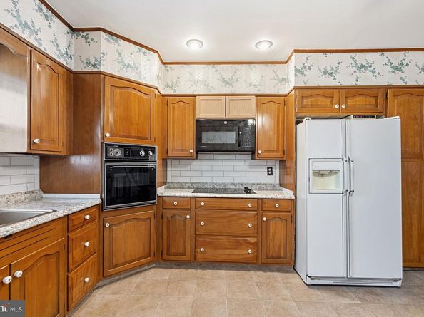 909 Watkins Street, Philadelphia PA 19148