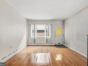 909 Watkins Street, Philadelphia PA 19148