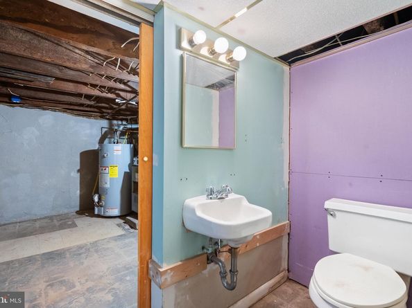 909 Watkins Street, Philadelphia PA 19148