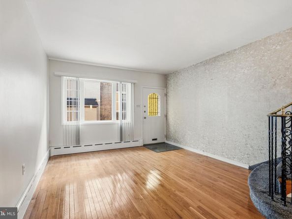 909 Watkins Street, Philadelphia PA 19148