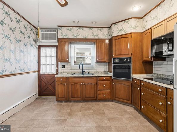 909 Watkins Street, Philadelphia PA 19148
