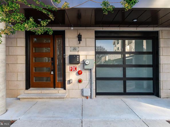 252 Gates Street, Philadelphia PA 19128