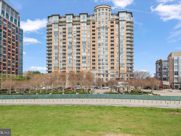 8220 Crestwood Heights Drive 206, Mclean VA 22102