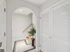 10 Irving Court, Alexandria VA 22314
