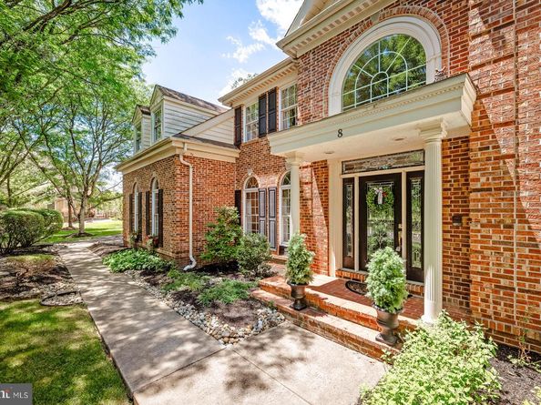 8 Golfview Drive, Warminster PA 18974