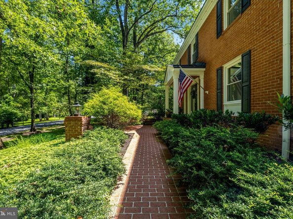 10015 Saddle Road, Vienna VA 22181