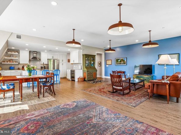 909 E Willow Grove Avenue 305, Glenside PA 19038