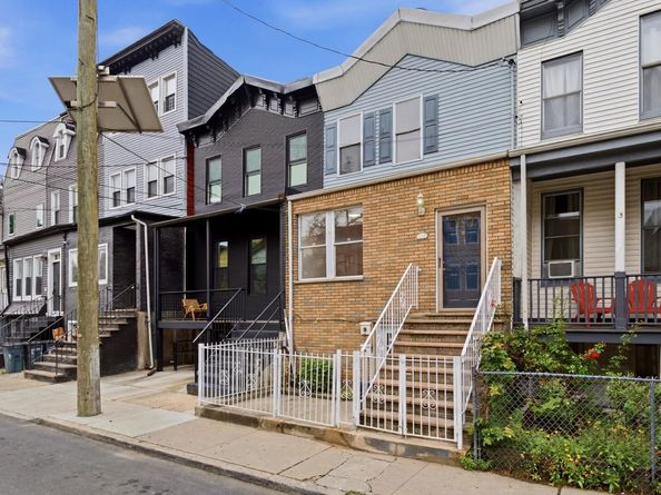 53 1/2 Jewett Ave, Jersey City NJ 07304