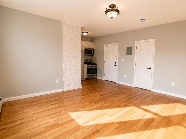 305 Cator Ave 1F, Jersey City NJ 07305-2029