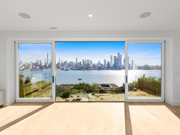 58 King Ave, Weehawken NJ 07086
