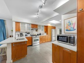 31 72nd St, North Bergen NJ 07047