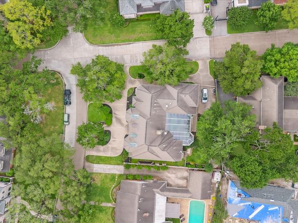 903 Old Lake Road, Houston TX 77057