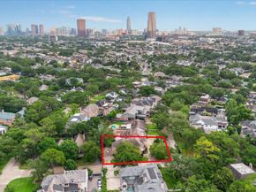903 Old Lake Road, Houston TX 77057