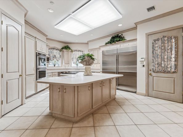 903 Old Lake Road, Houston TX 77057