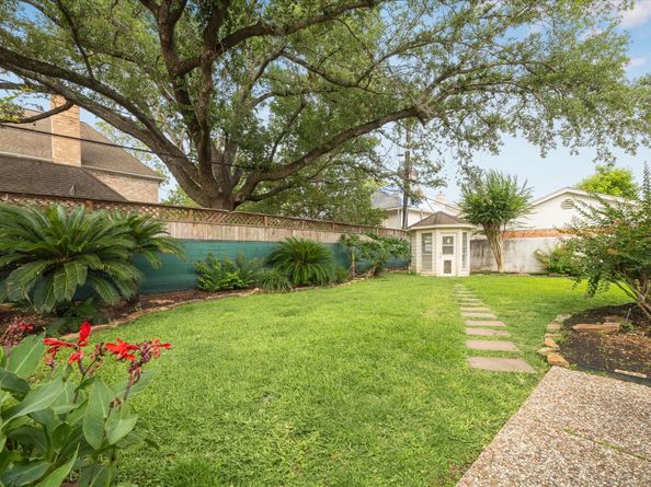 903 Old Lake Road, Houston TX 77057
