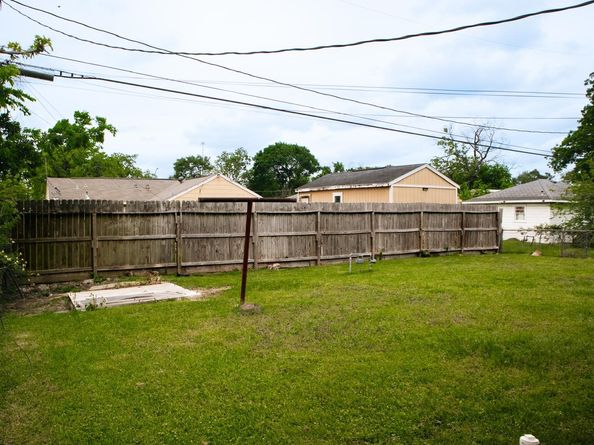 5933 Southmont Street, Houston TX 77033