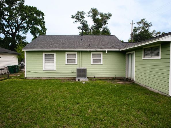 5933 Southmont Street, Houston TX 77033