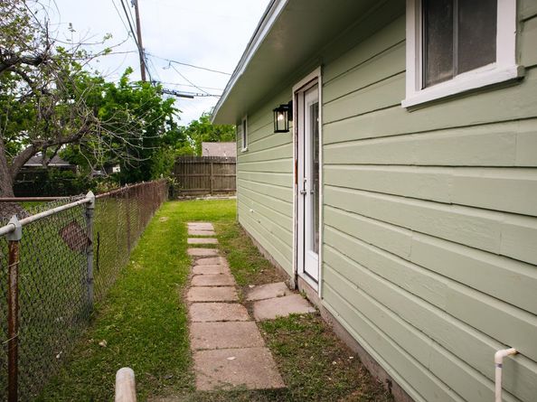 5933 Southmont Street, Houston TX 77033