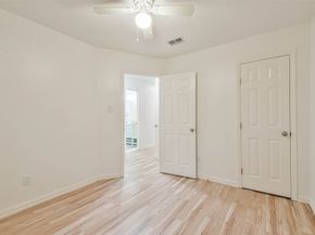 105 E Wavy Oak Circle, The Woodlands TX 77381