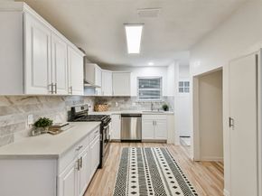 105 E Wavy Oak Circle, The Woodlands TX 77381